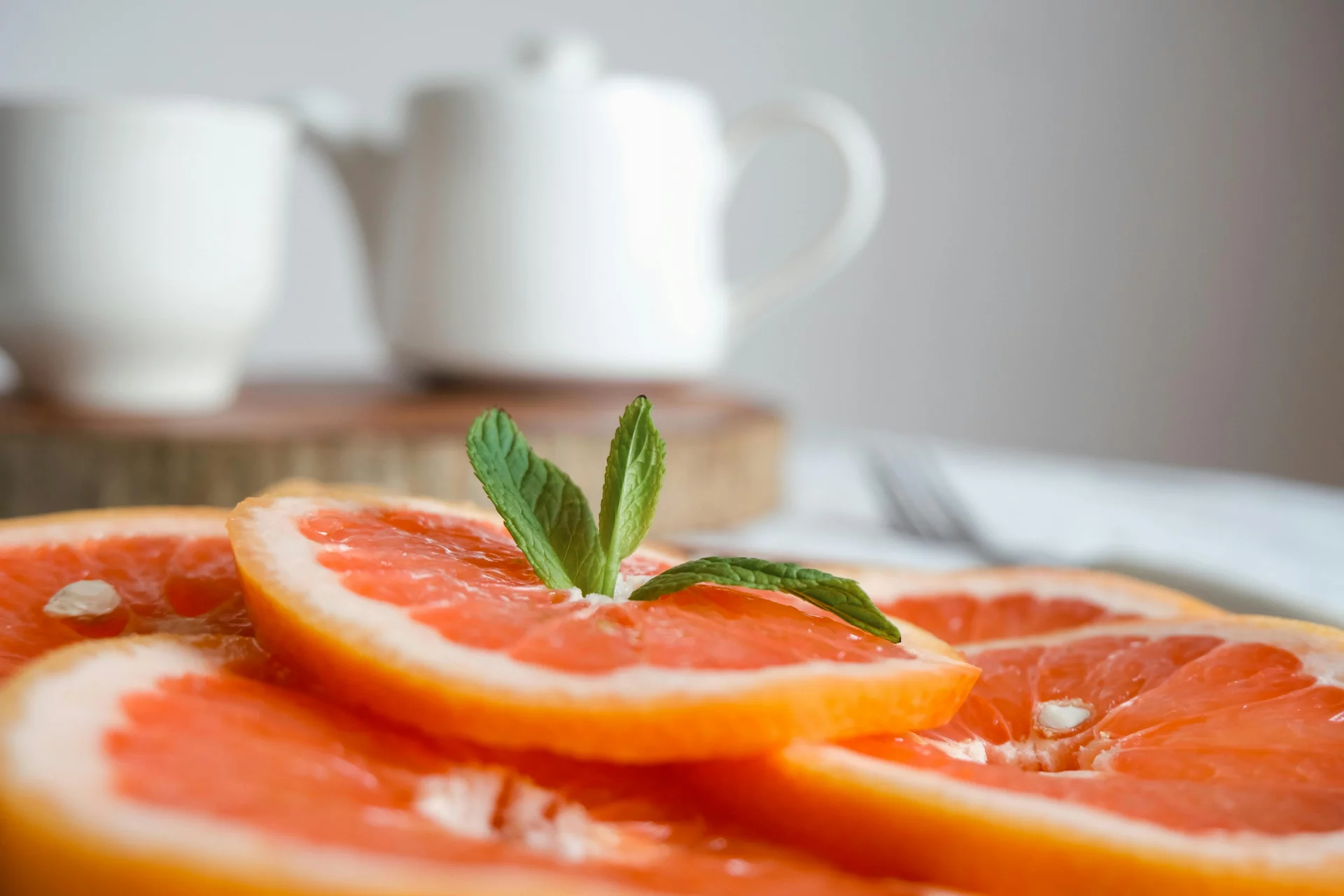 Свежие продукты и вода для контроля веса