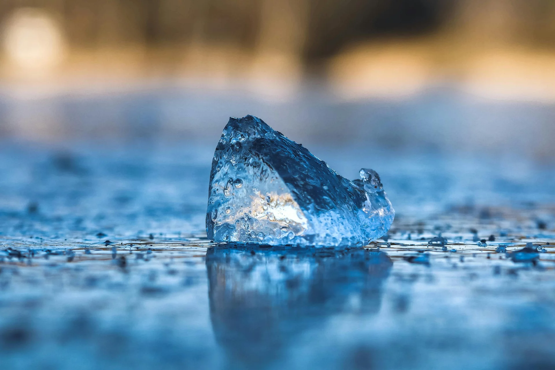 Freie Bewegung von kristallklarem Wasser